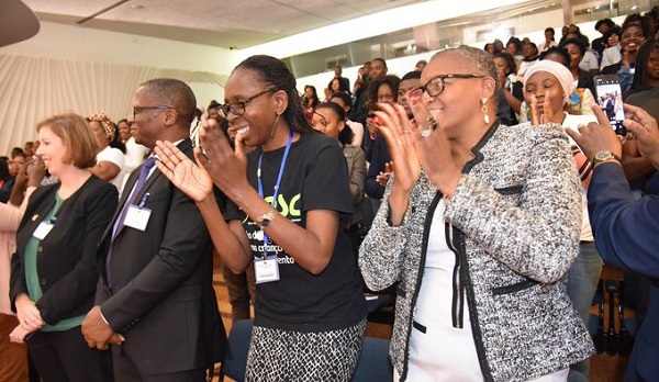 Da direita( Zélia Menete - FDC, Benilde Nhalivilo - ROSC, Lino Jamisse -Embaixada do Canadá e Caroline Delany - Embaixadora do Canadá em Moçambique